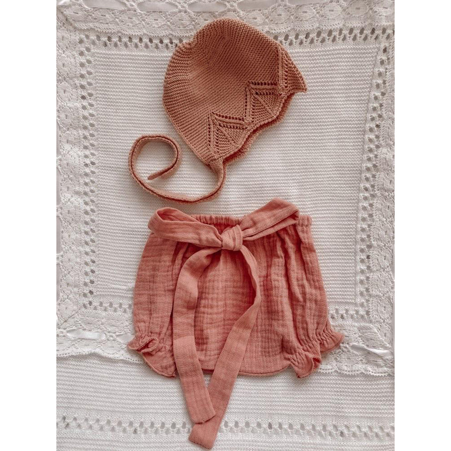 Baby bonnet in dusty pink